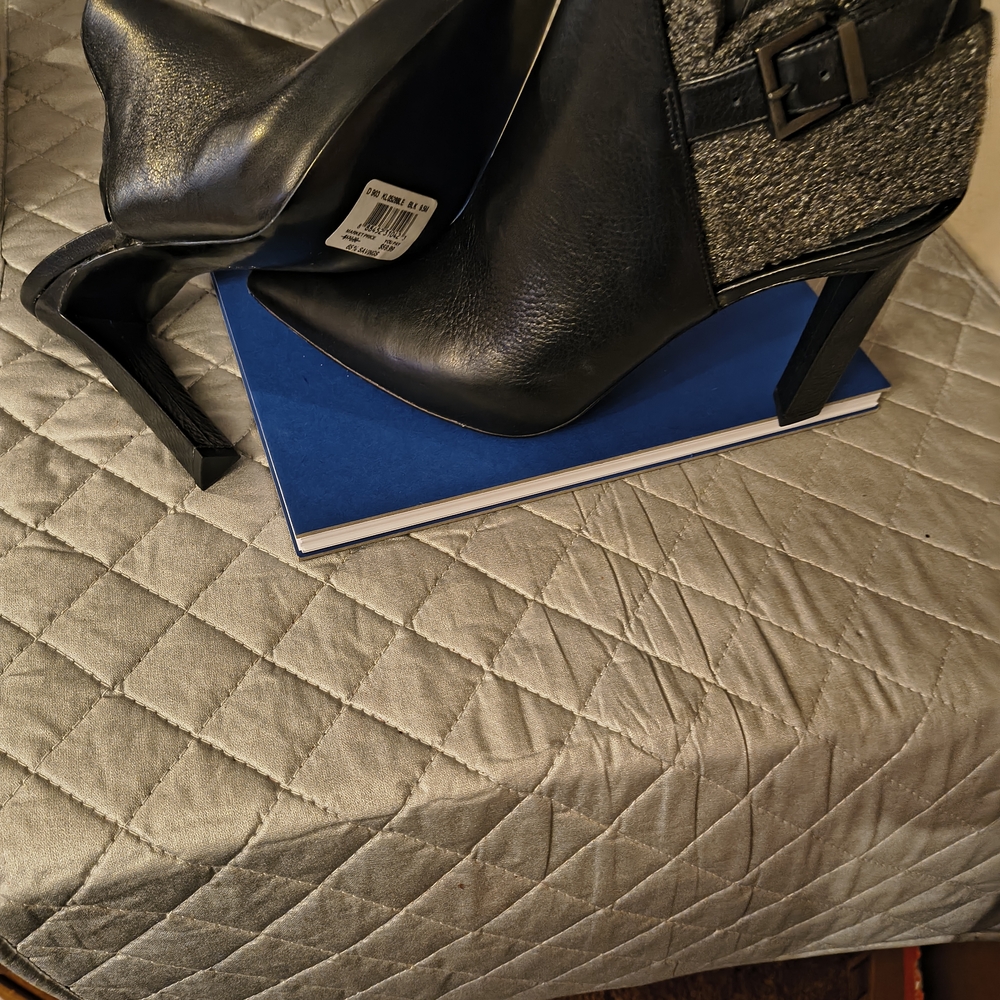 Kenneth Cole New York Black Mules